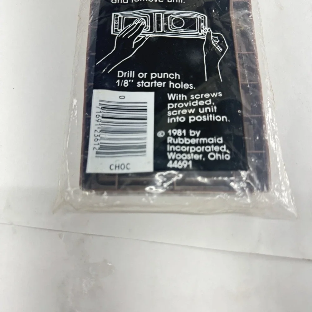 Rubbermaid Paper Towel Holder  Brown Plastic 2361 USA   Vintage New In Package